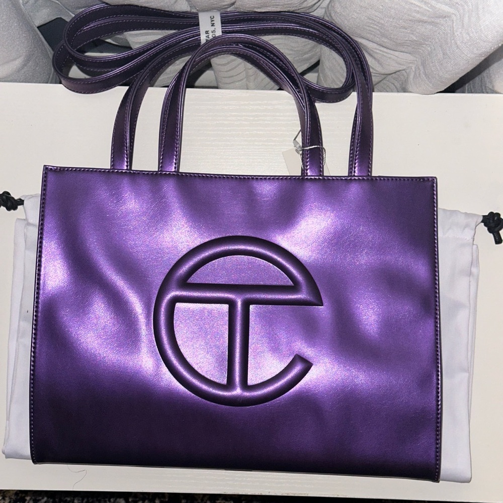 Medium Telfar Acai